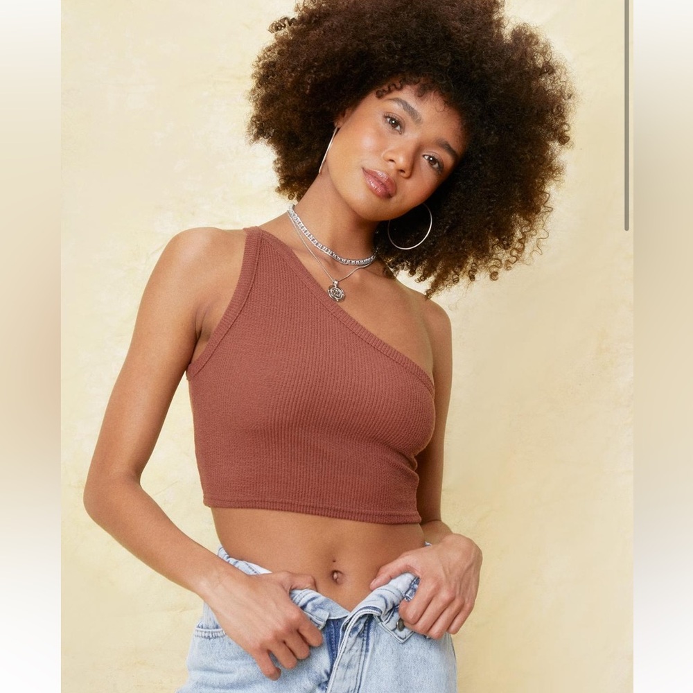 One-Shoulder Brown Ribbed Crop Top - Picture 2 of 2